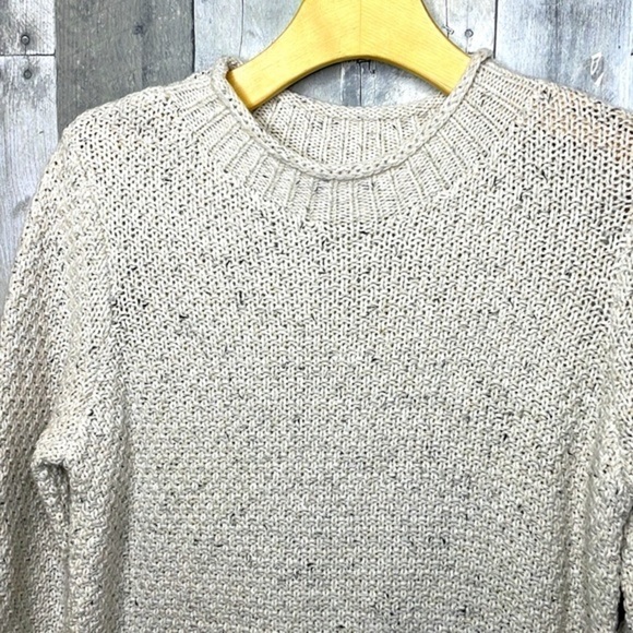 Loft Cream Colored Knit Crew Neck Sweater. Textured. Size Medium‎ Petite. EUC - Picture 3 of 10